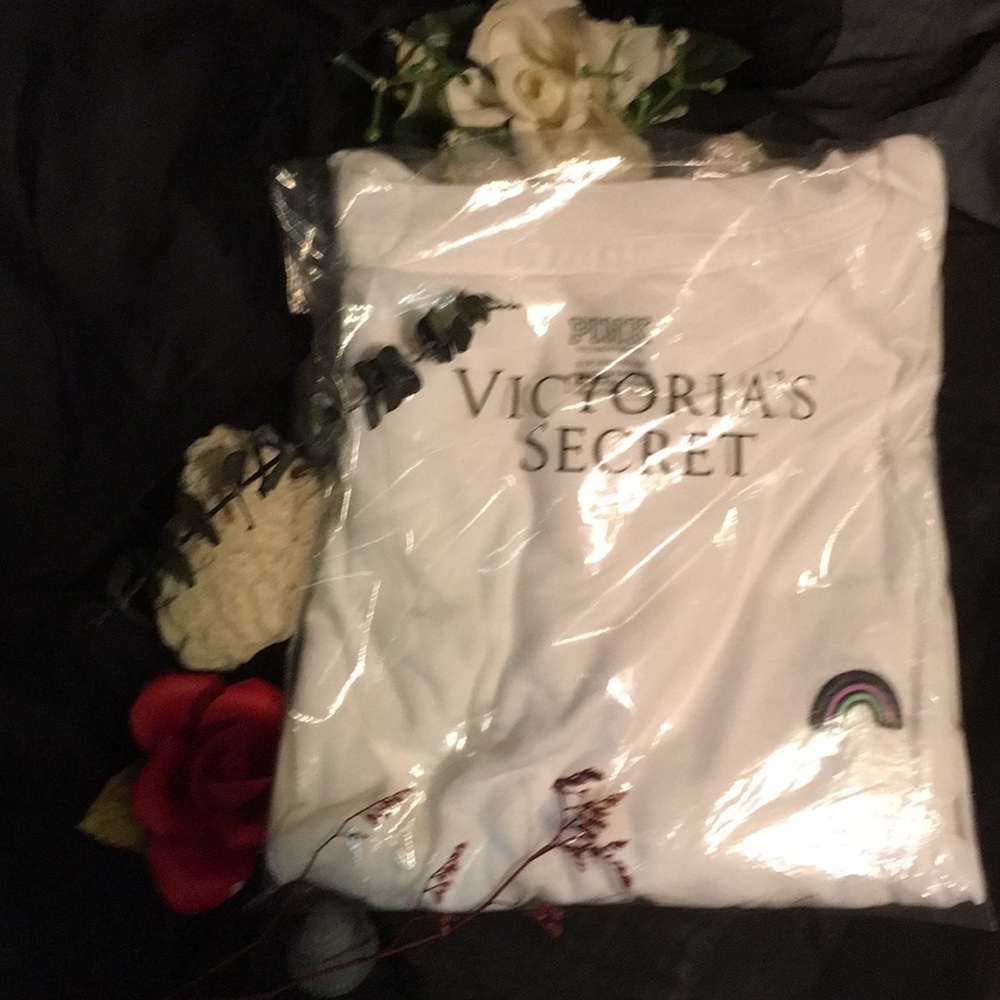 NWT PINK BY VS GIRLFRIEND TEE